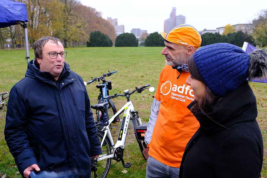 2023_11_RSV-Demo_ADFC-NRW__198_.JPG Radschnellweg: Zeit gewinnen, sicher fahren!