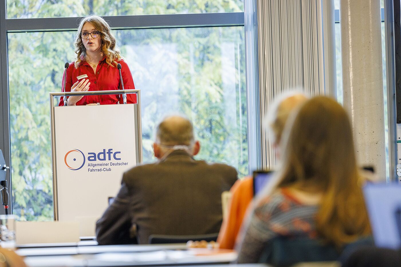 Die neue ADFC-Bundesvorsitzende Rebecca Peters stellte den Delegierten die Planungen und Vorhaben für das nächste Jahr vor. Die neue ADFC-Bundesvorsitzende Rebecca Peters stellte den Delegierten die Planungen und Vorhaben für das nächste Jahr vor.